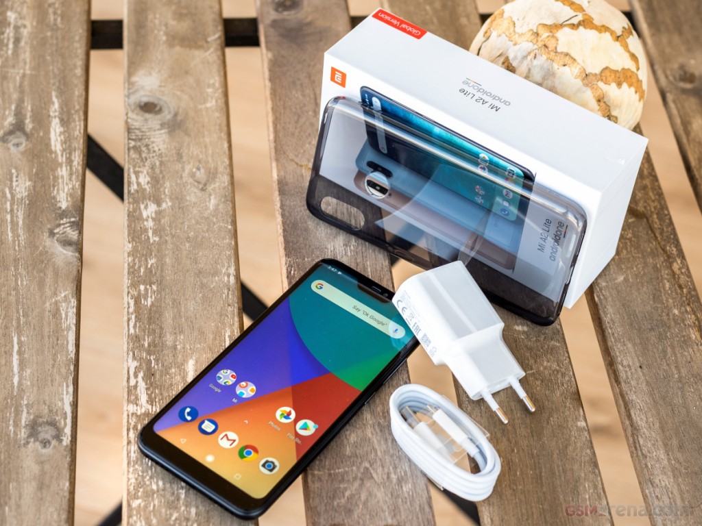 Xiaomi Mi A2 Lite (Redmi 6 Pro) hands-on photo 1