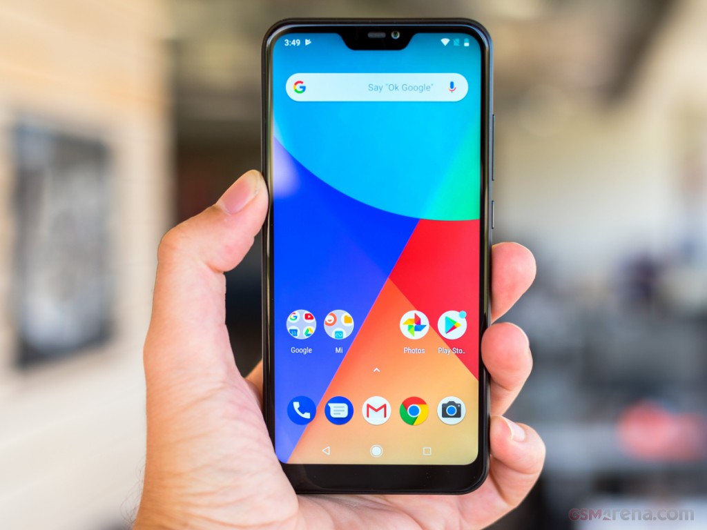 Xiaomi Mi A2 Lite (Redmi 6 Pro) hands-on photo 3