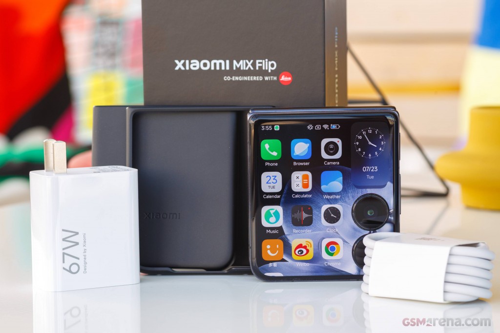 Xiaomi Mix Flip hands-on photo 1