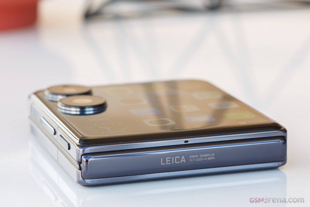 Xiaomi Mix Flip hands-on photo 6