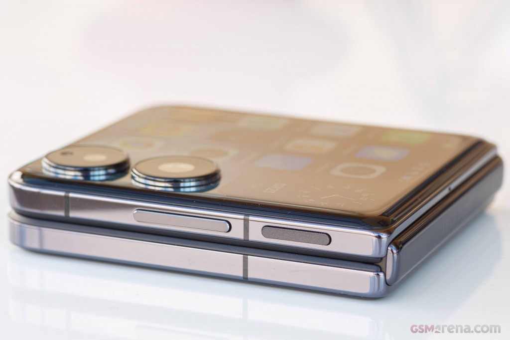 Xiaomi Mix Flip hands-on photo 7