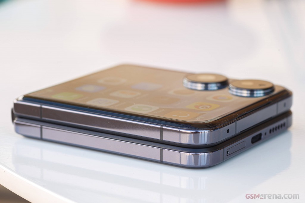 Xiaomi Mix Flip hands-on photo 8