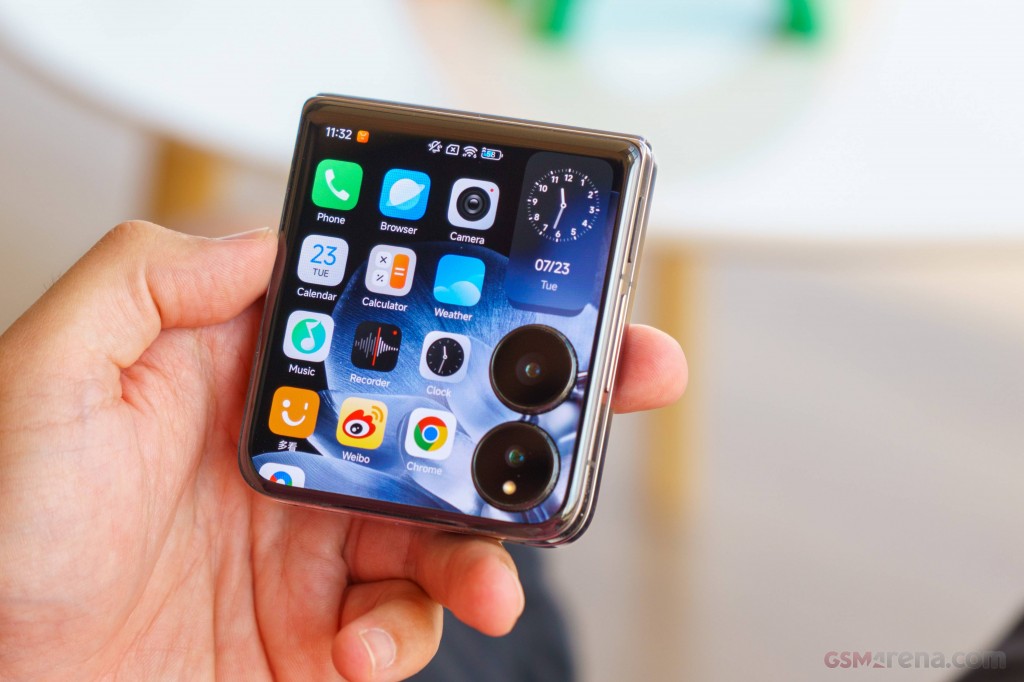 Xiaomi Mix Flip hands-on photo 26