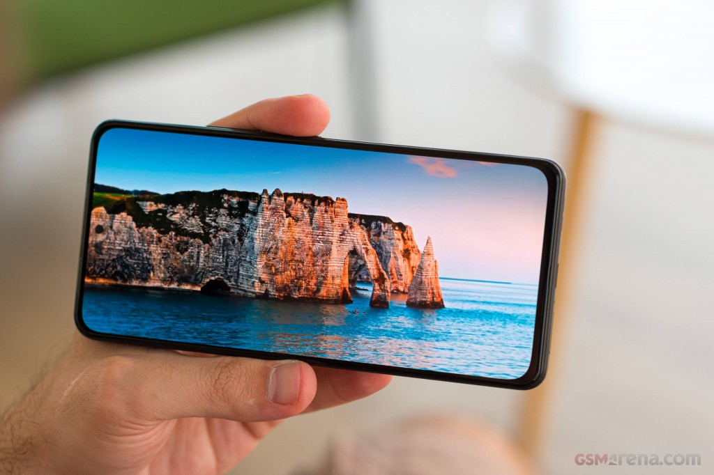 Xiaomi Poco F4 hands-on photo 27