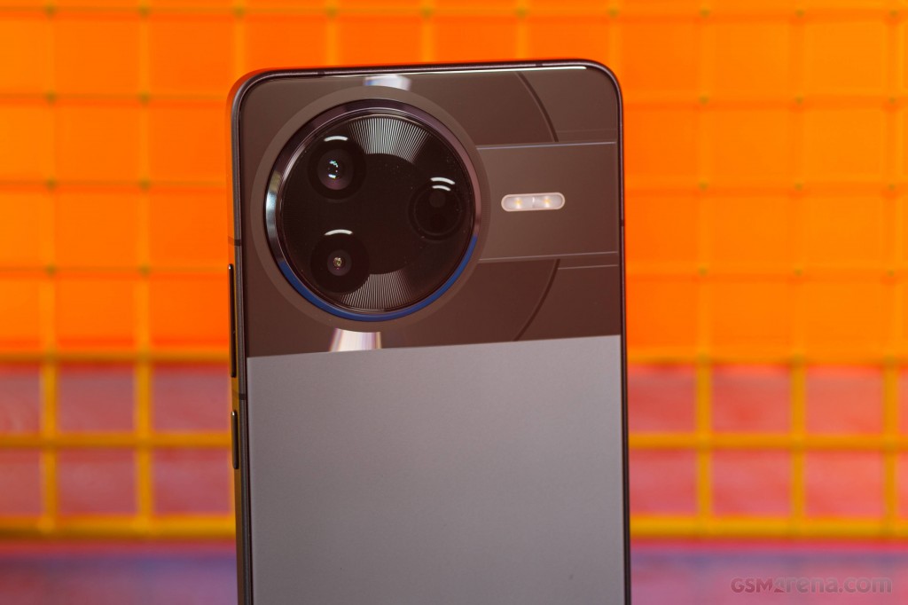 Xiaomi Poco F7 Pro hands-on photo 3