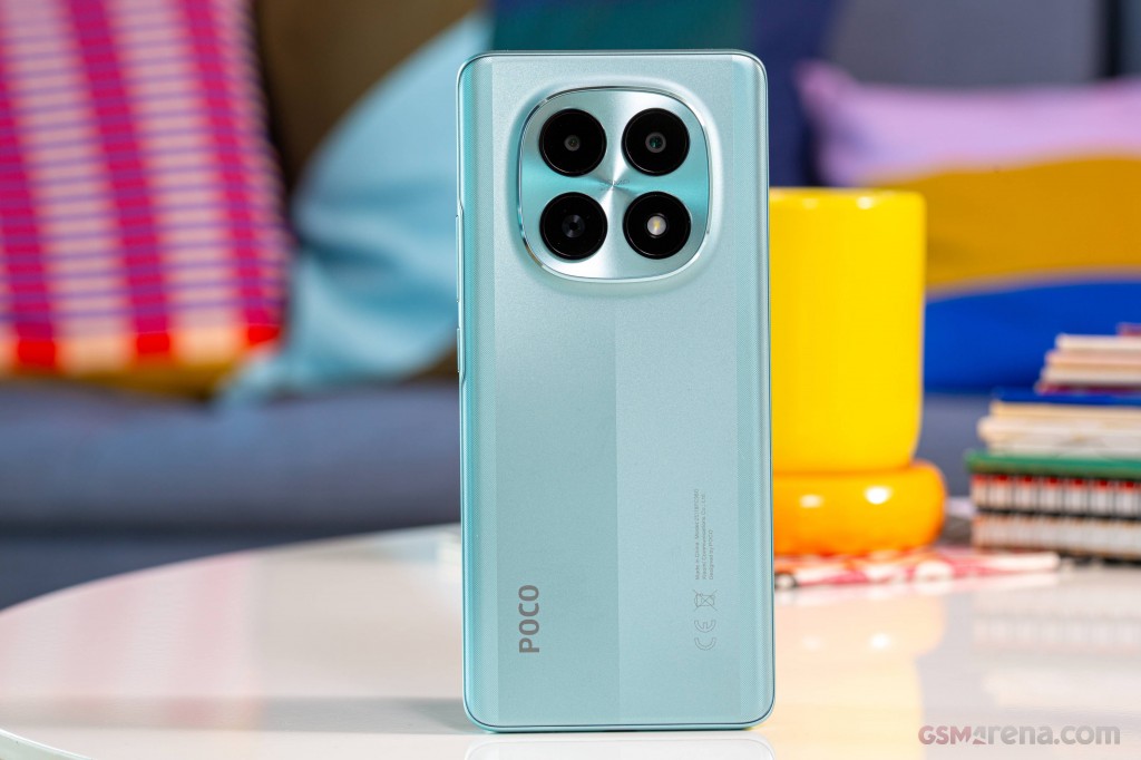 Xiaomi Poco M8 hands-on photo 4