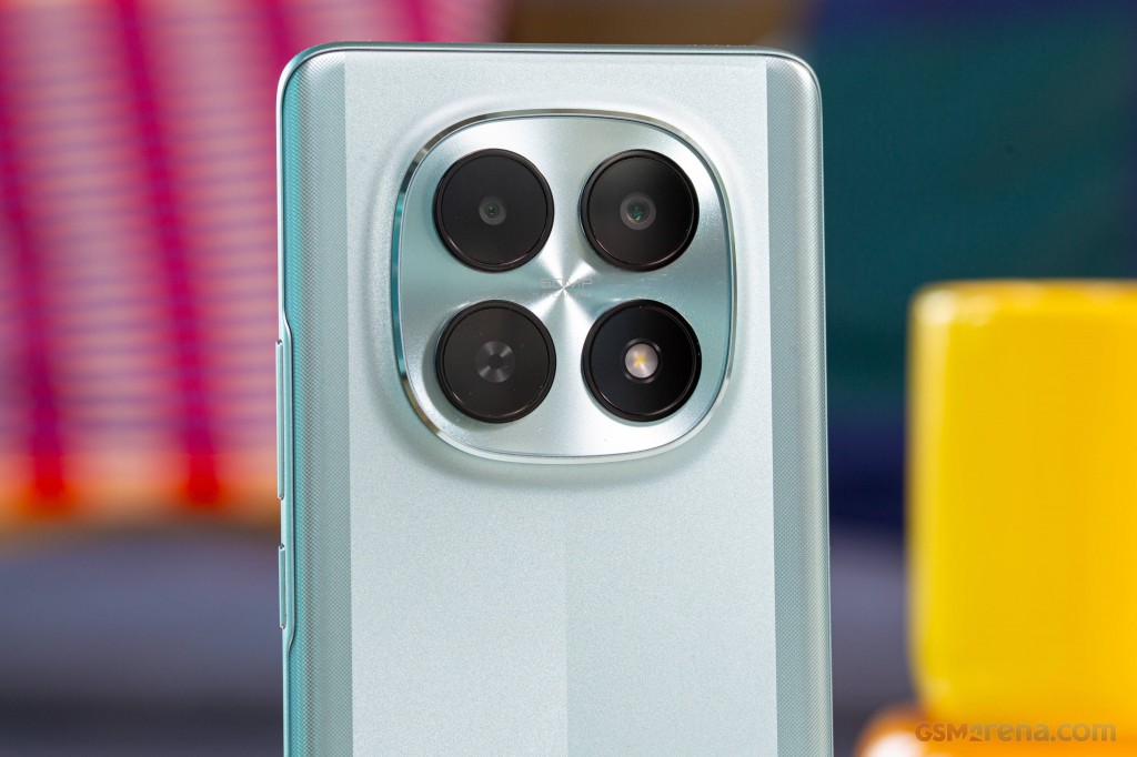 Xiaomi Poco M8 hands-on photo 8