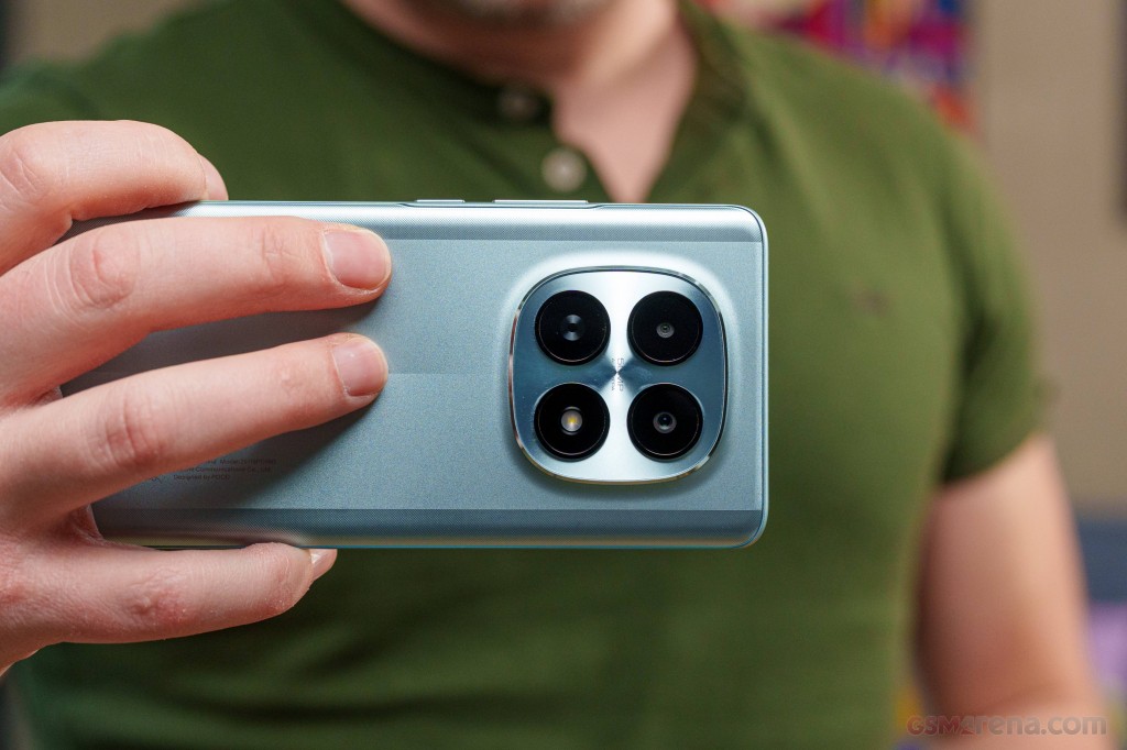 Xiaomi Poco M8 hands-on photo 10