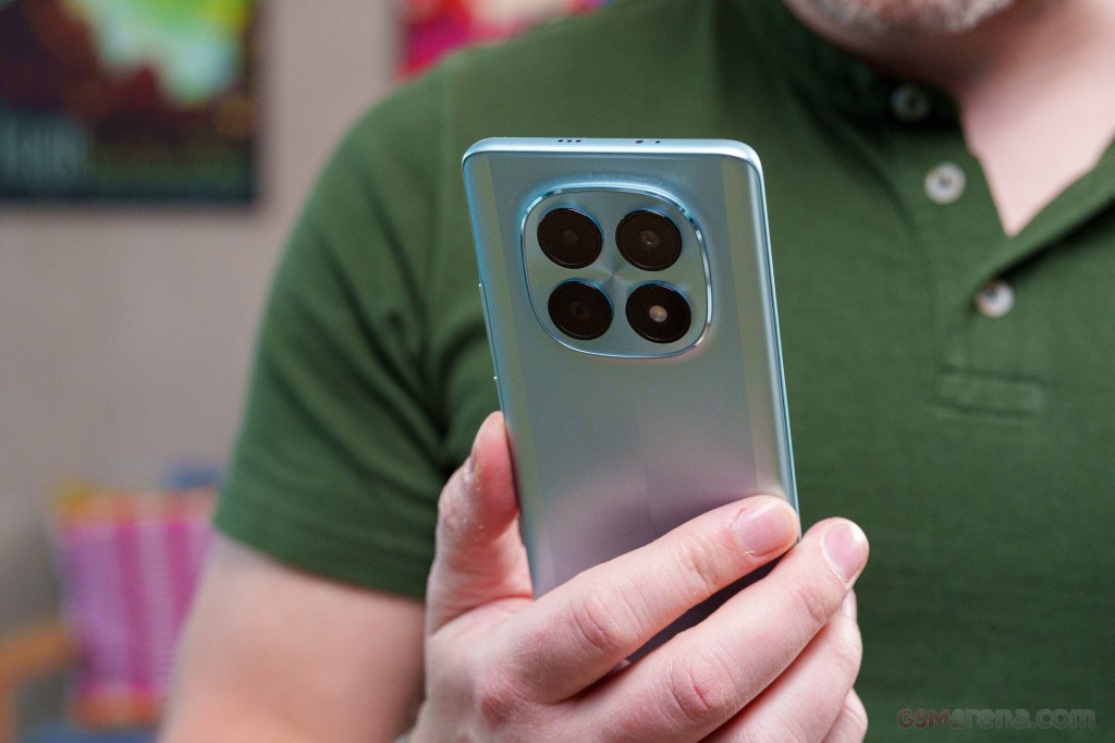 Xiaomi Poco M8 hands-on photo 12