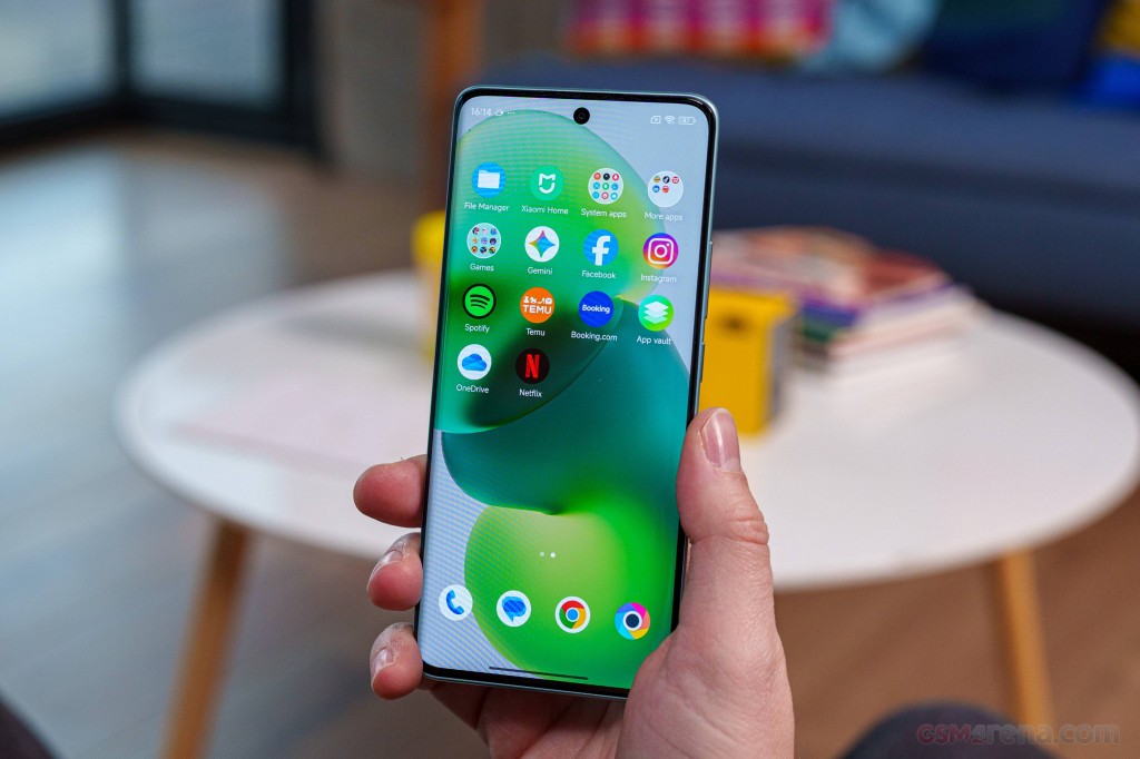 Xiaomi Poco M8 hands-on photo 15
