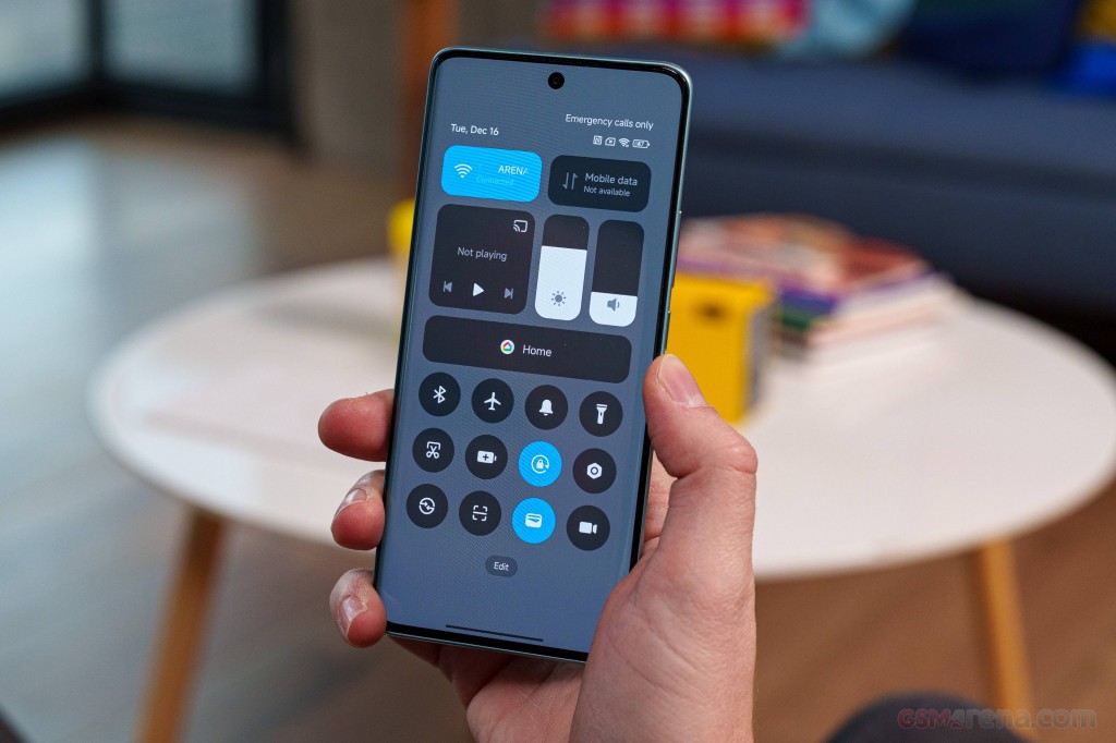 Xiaomi Poco M8 hands-on photo 16