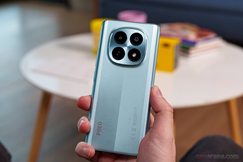 Xiaomi Poco M8 hands-on photo 17