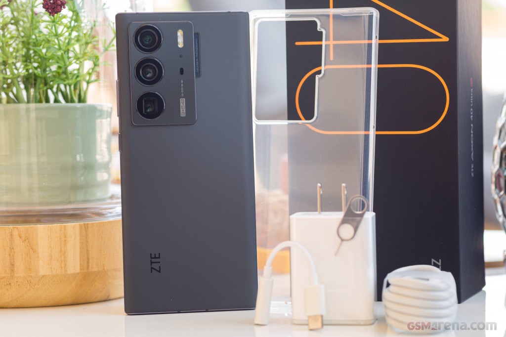 ZTE Axon 40 Ultra hands-on photo 1
