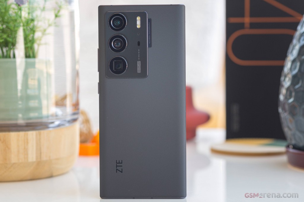 ZTE Axon 40 Ultra hands-on photo 3