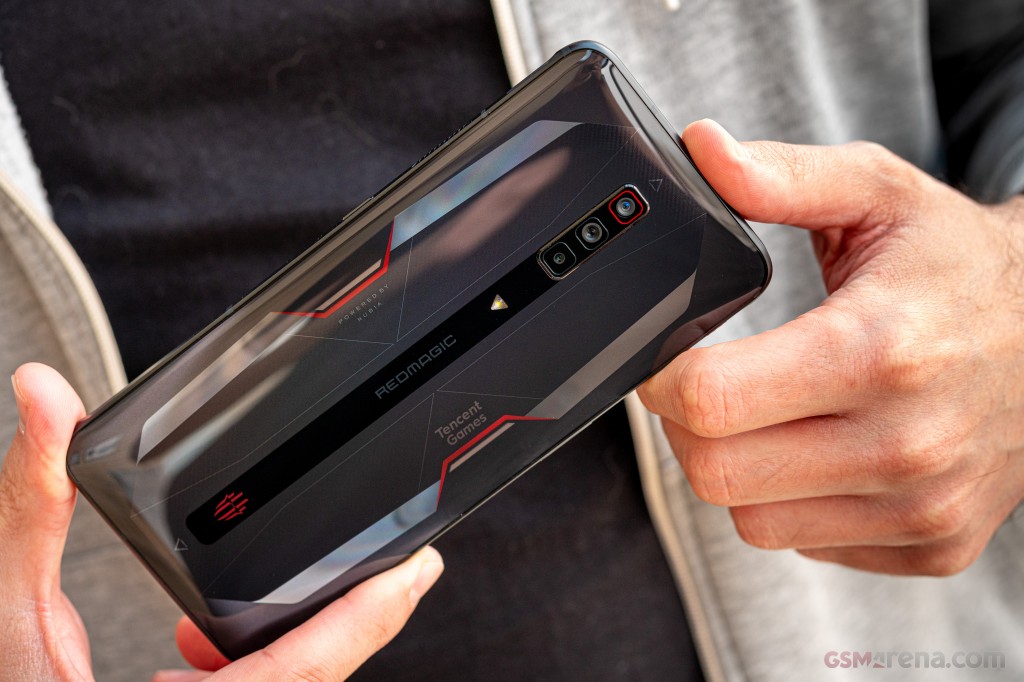 ZTE nubia RedMagic 6 hands-on photo 17
