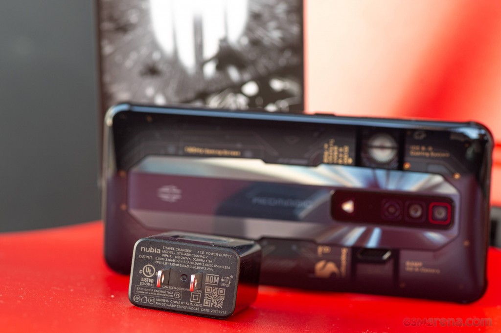 ZTE nubia RedMagic 7 hands-on photo 2