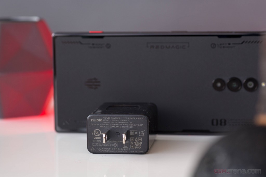 ZTE nubia RedMagic 8 Pro hands-on photo 5