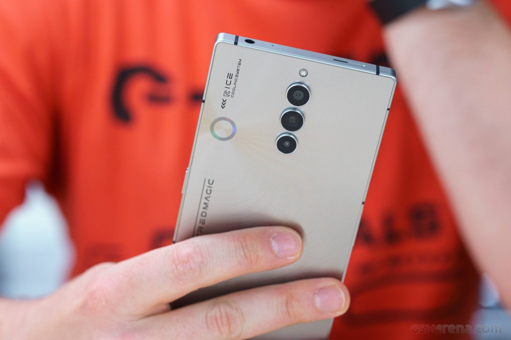 ZTE nubia RedMagic 8S Pro hands-on photo 30