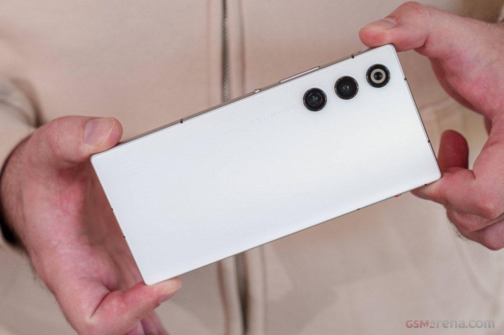 ZTE nubia RedMagic 10 Air hands-on photo 14