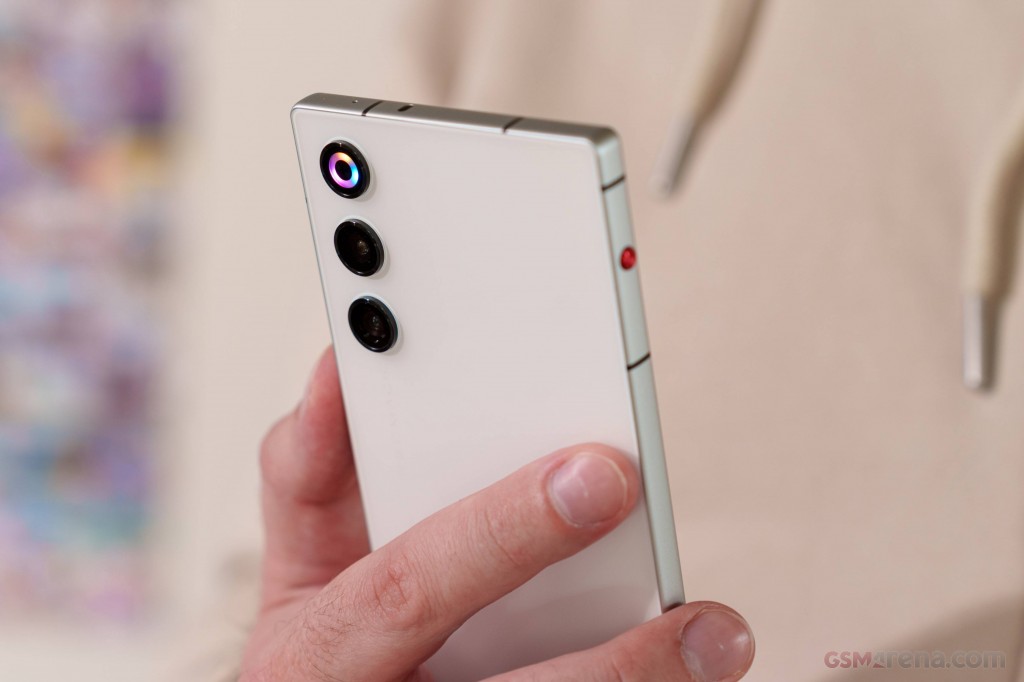 ZTE nubia RedMagic 10 Air hands-on photo 26