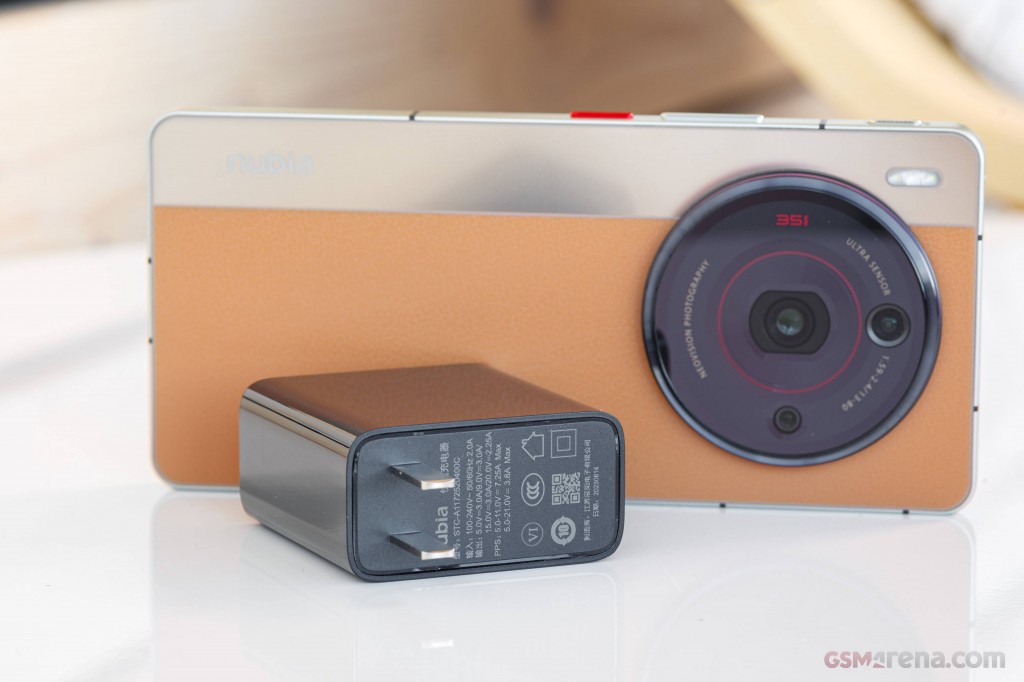 ZTE nubia Z50S Pro hands-on photo 2