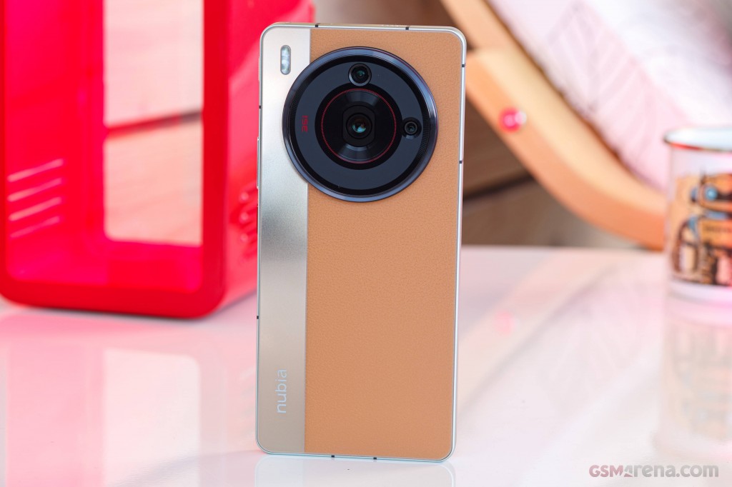 ZTE nubia Z50S Pro hands-on photo 5