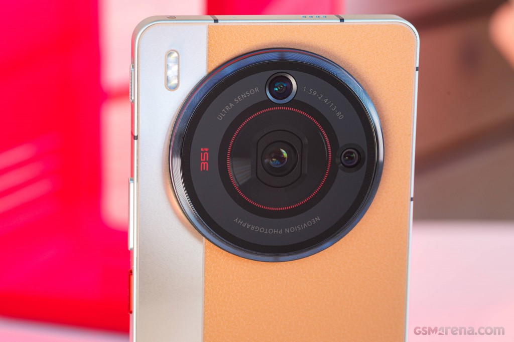 ZTE nubia Z50S Pro hands-on photo 6