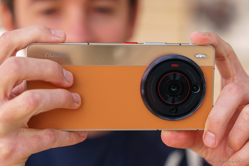 ZTE nubia Z50S Pro hands-on photo 17