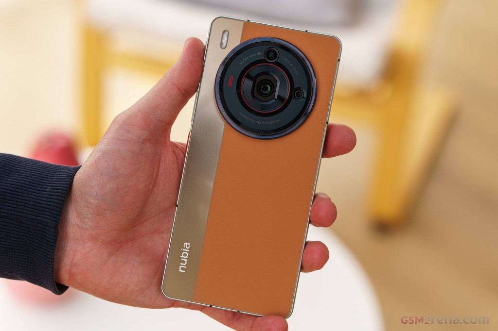 ZTE nubia Z50S Pro hands-on photo 21
