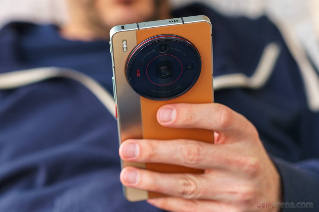 ZTE nubia Z50S Pro hands-on photo 30