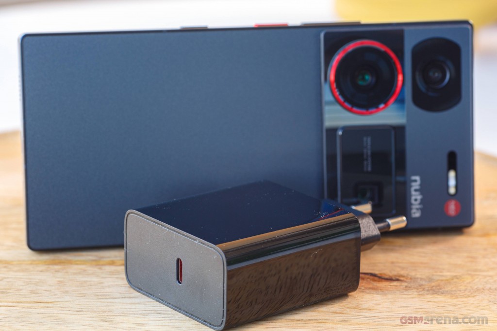 ZTE nubia Z60 Ultra hands-on photo 2