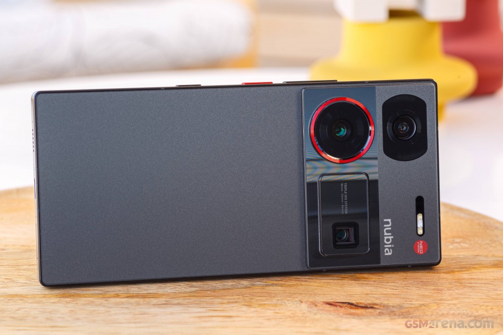 ZTE nubia Z60 Ultra hands-on photo 3