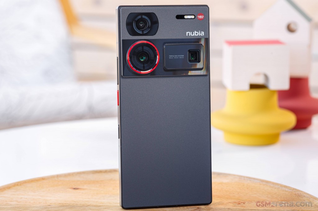 ZTE nubia Z60 Ultra hands-on photo 4