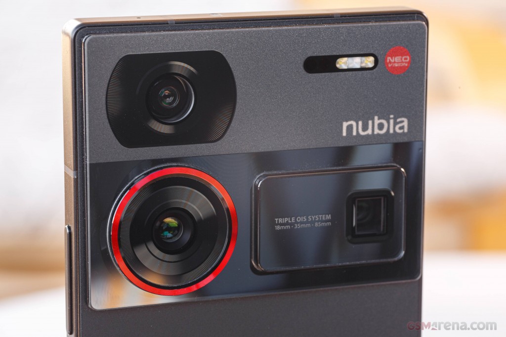 ZTE nubia Z60 Ultra hands-on photo 6