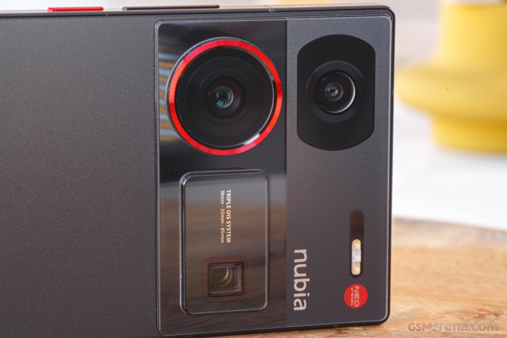 ZTE nubia Z60 Ultra hands-on photo 7