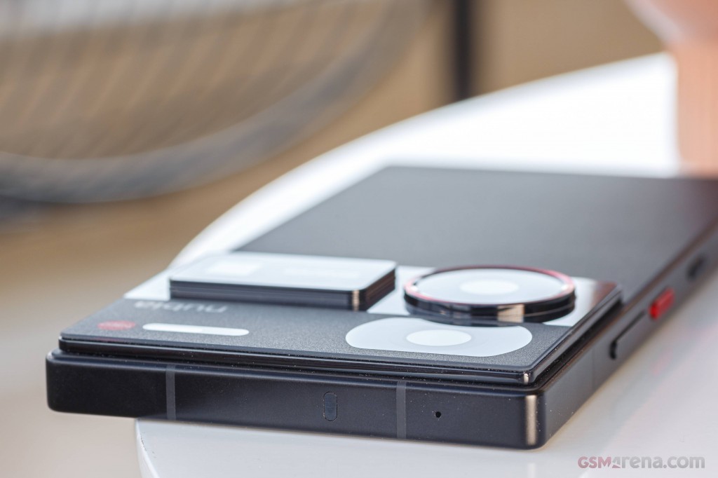 ZTE nubia Z60 Ultra hands-on photo 10