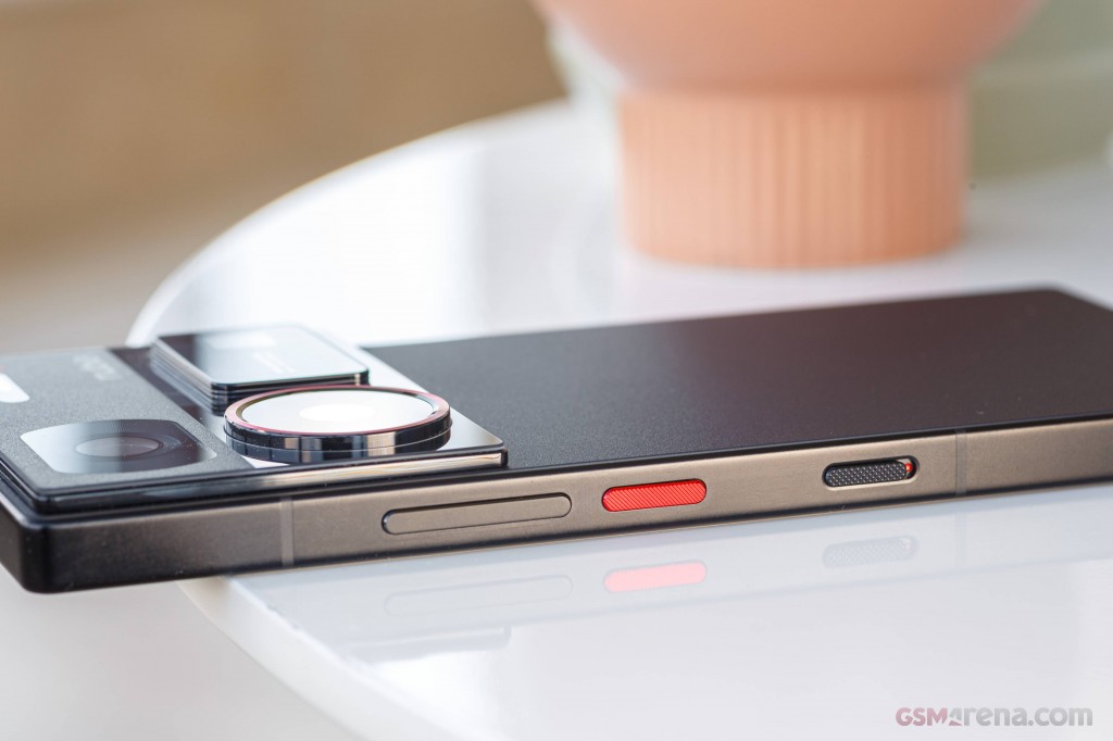 ZTE nubia Z60 Ultra hands-on photo 11