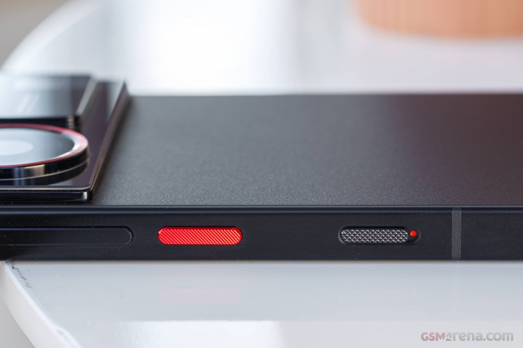 ZTE nubia Z60 Ultra hands-on photo 12