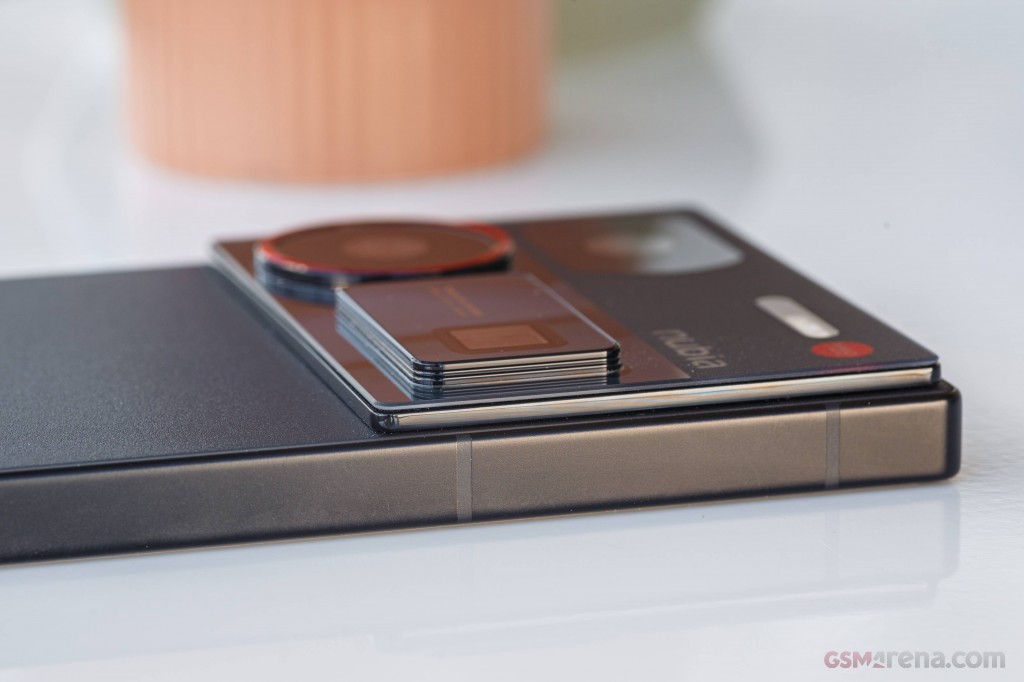 ZTE nubia Z60 Ultra hands-on photo 13