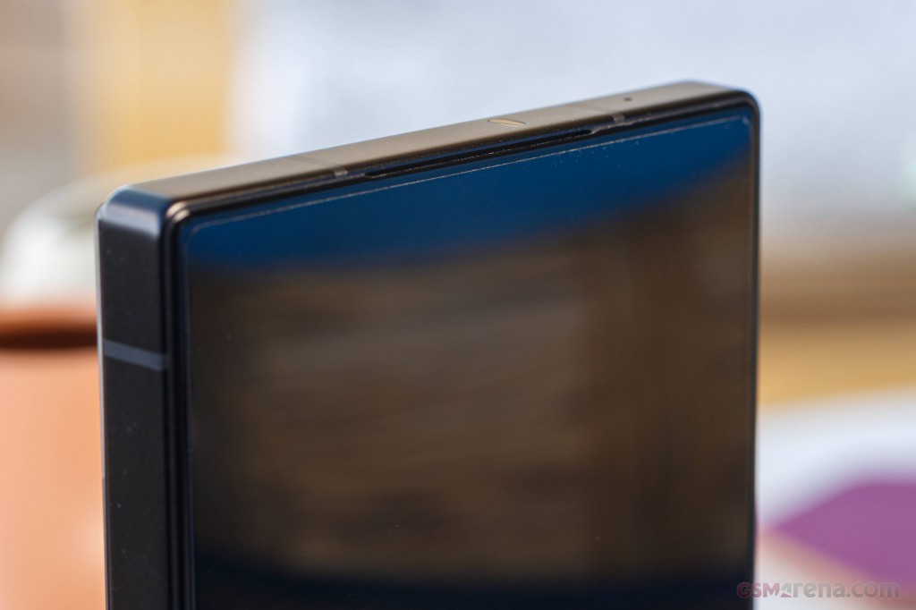ZTE nubia Z60 Ultra hands-on photo 17