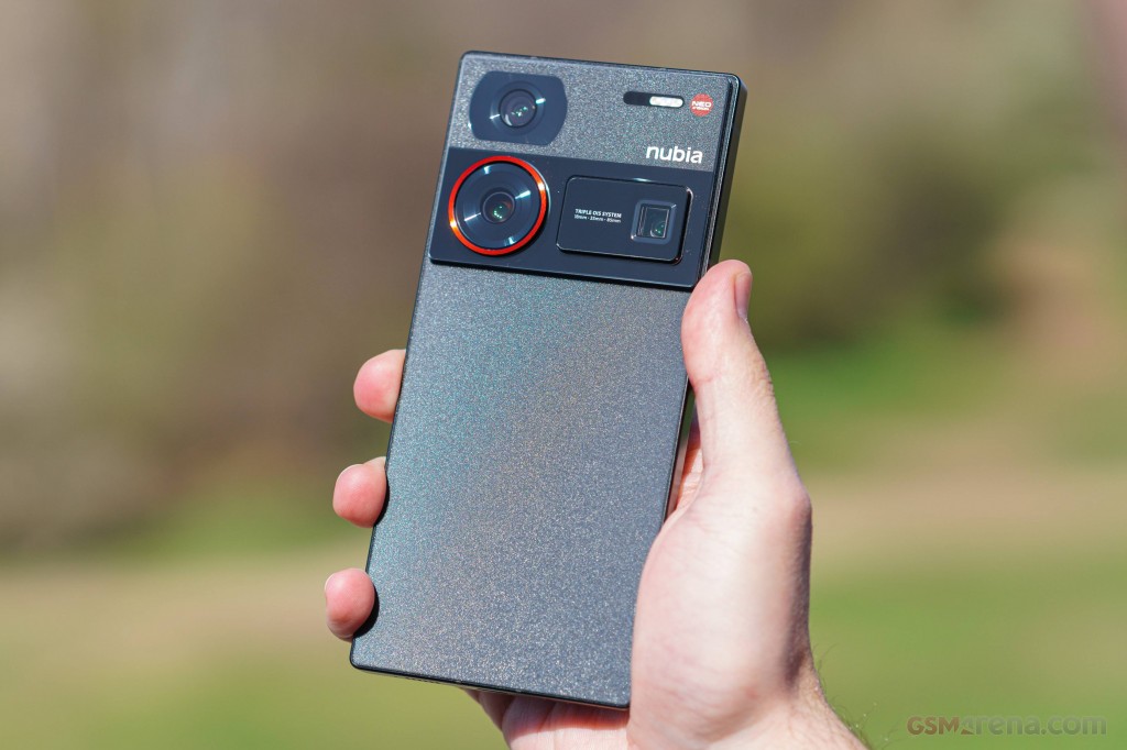 ZTE nubia Z60 Ultra hands-on photo 18