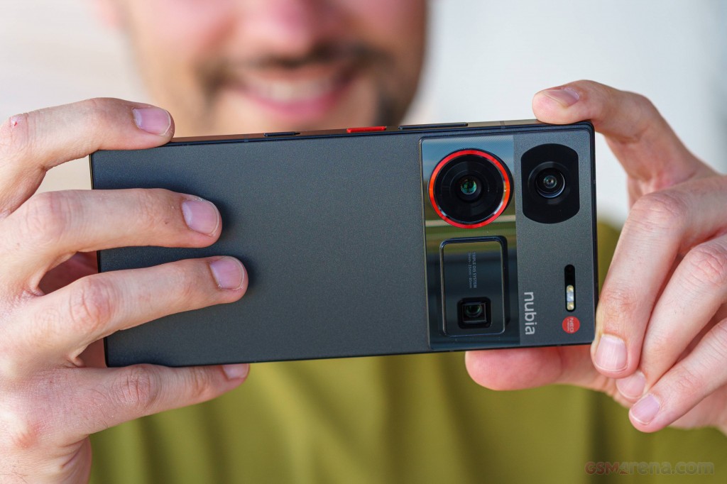 ZTE nubia Z60 Ultra hands-on photo 19