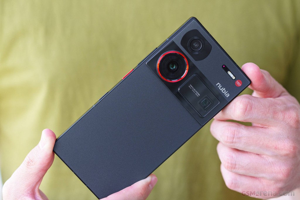ZTE nubia Z60 Ultra hands-on photo 20