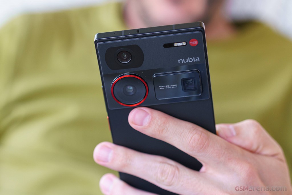 ZTE nubia Z60 Ultra hands-on photo 24